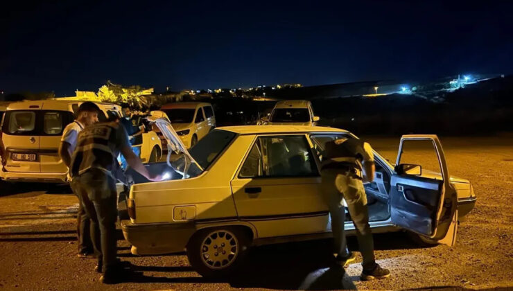 Adıyaman’da “Huzurlu Sokaklar-15” Asayiş Uygulaması: 1 Aranan Şahıs Yakalandı