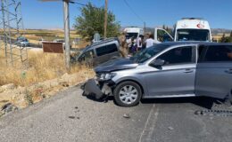 Adıyaman’da İki Otomobil Çarpıştı: 4 Yaralı