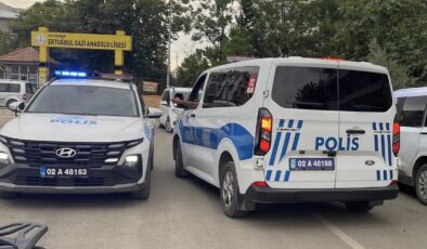 Parkta Alkollü Şahıslar Mahalleliyi Rahatsız Etti