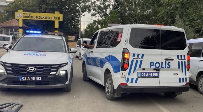 Parkta Alkollü Şahıslar Mahalleliyi Rahatsız Etti