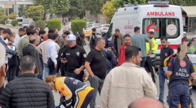 Atatürk Bulvarı’nda motosiklet yayaya çarptı: 2 yaralı
